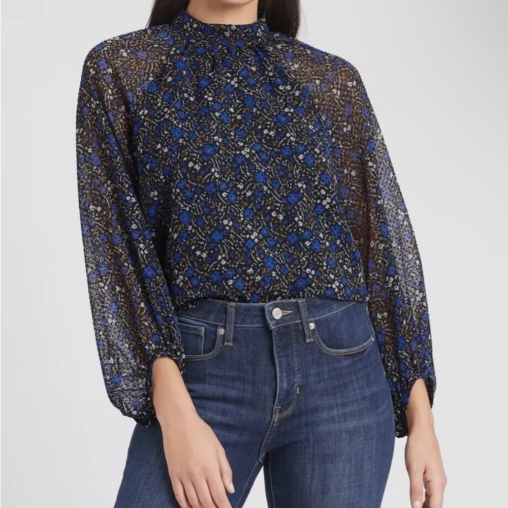 Banana Republic Blue floral top in Size M